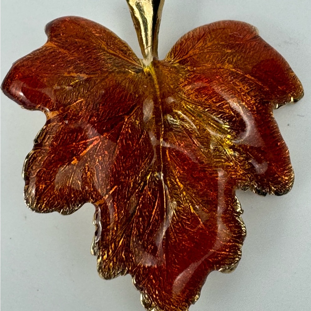 Lot of (5) vintage brooches. - Picture 9 of 9